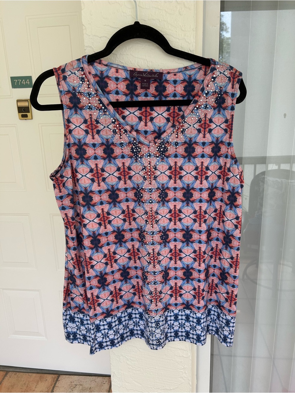 Gloria Vanderbilt Pink & Blue Sleeveless V-Neck Embellished Tank